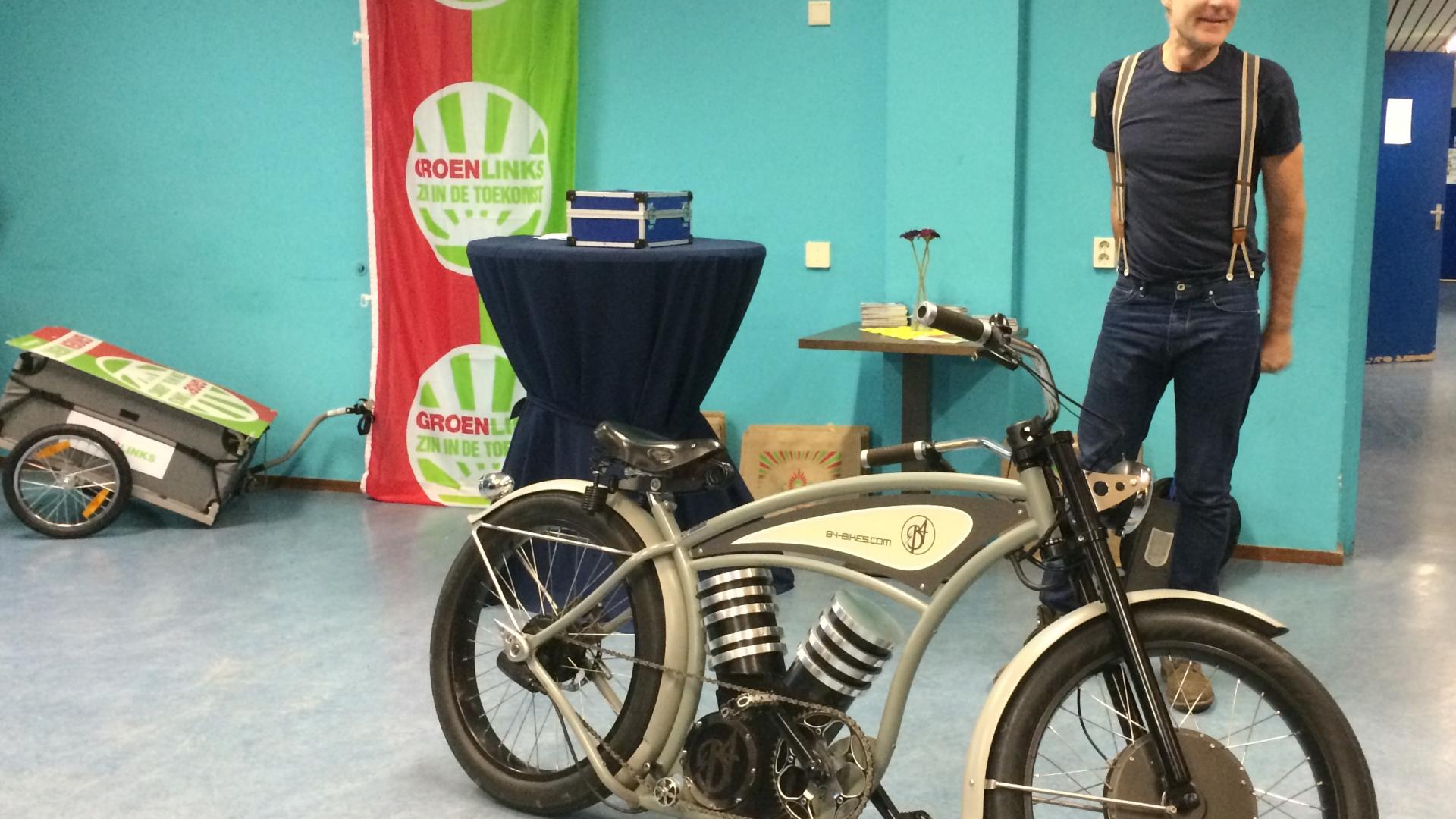Janpeter Eilander met zijn electrische fiets